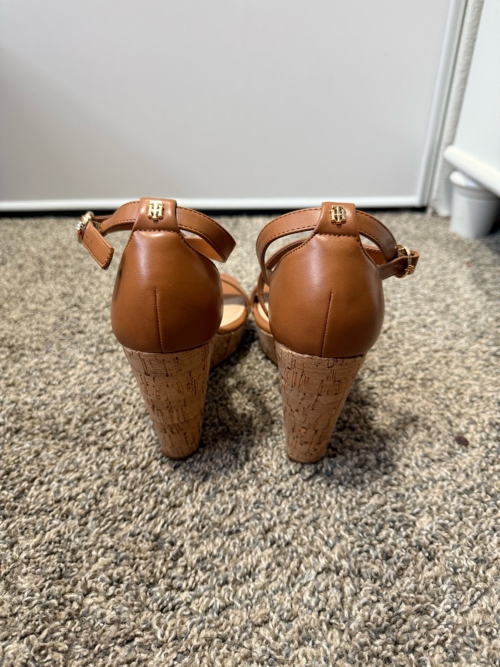Tommy Hilfiger Cognac Leather Strappy Block Heel Sandals - Picture 5 of 6